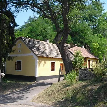 Vörösmarty House *